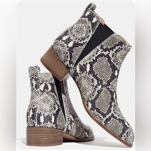 Madewell Carina Ankle Boot in Snake Embossed Leather, Size 7.5